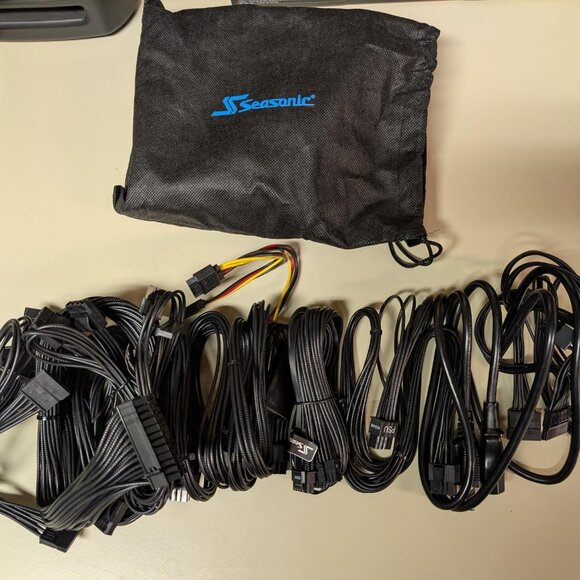 Seasonic Focus V3 GX750 - Power Supply PSU - Picture 7 of 8